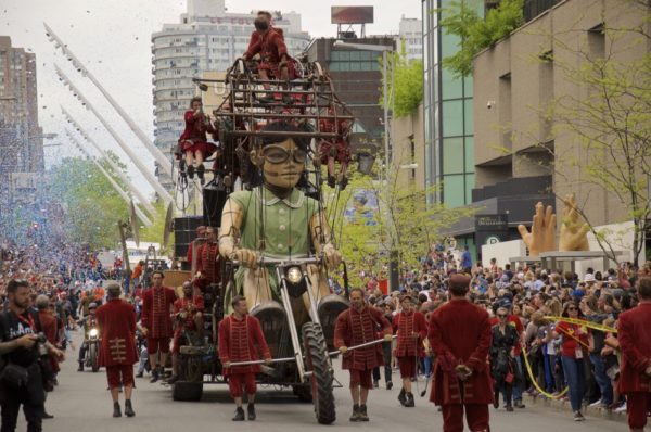 De reuzen van Royal de Luxe - Foto Serge Koutchinsky